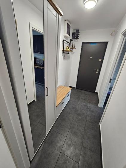 Apartament cu 2 camere semidecomandat, mobilat în Micro 11