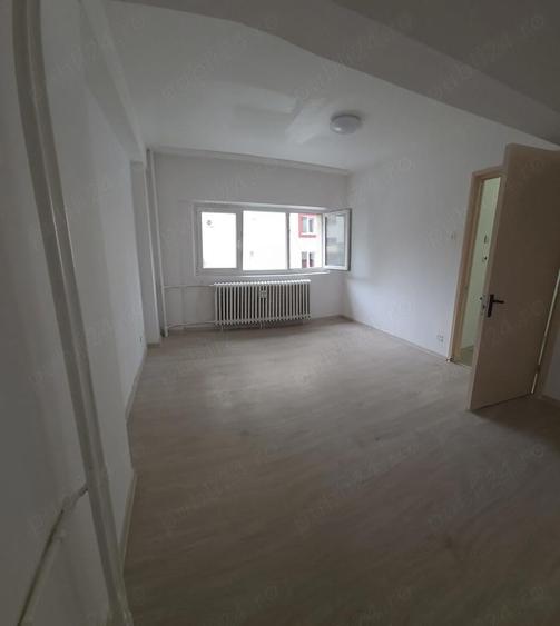 Garsonieră decomandată în Exterior Vest