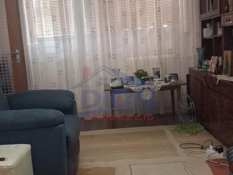 Apartament cu 3 camere decomandat în Drumul Taberei