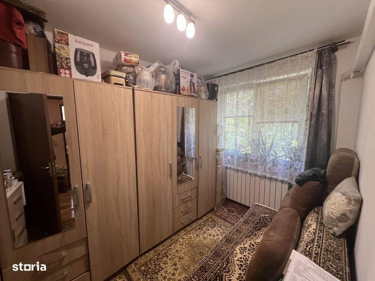 Apartament cu 3 camere decomandat în Botizului