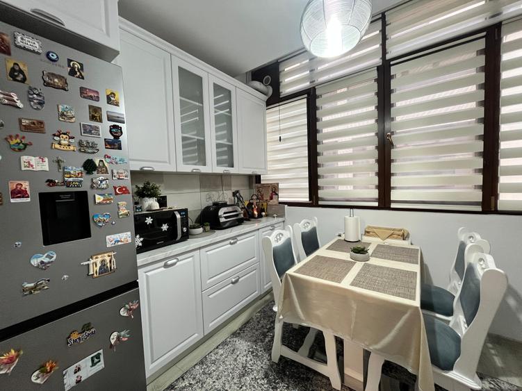 Apartament cu 3 camere semidecomandat în Valea Adâncă