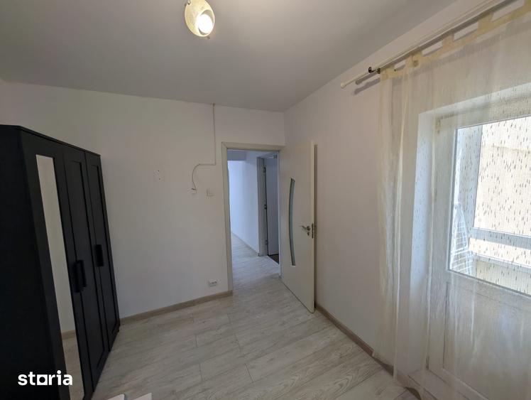 Apartament cu 3 camere semidecomandat în 9 Mai