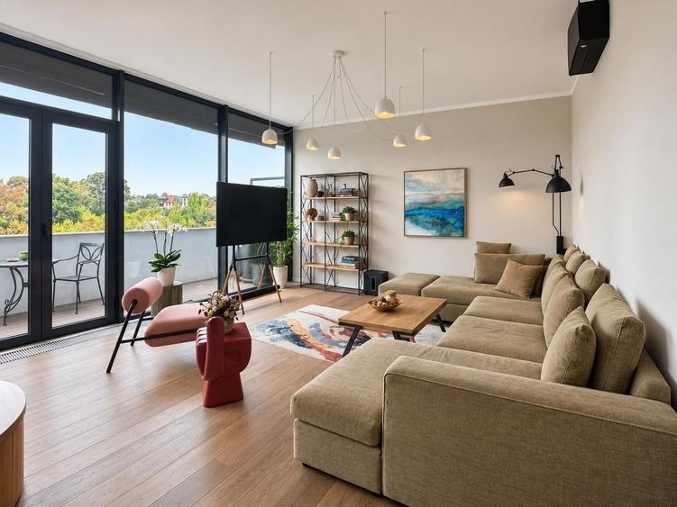 Penthouse cu 3 camere decomandat, mobilat în Parcul Carol