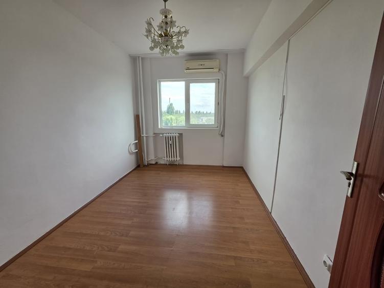Apartament cu 3 camere decomandat în Zețarilor