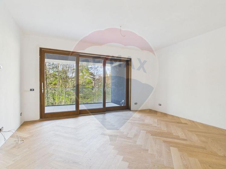 Apartament cu 3 camere decomandat în Calea Moroieni