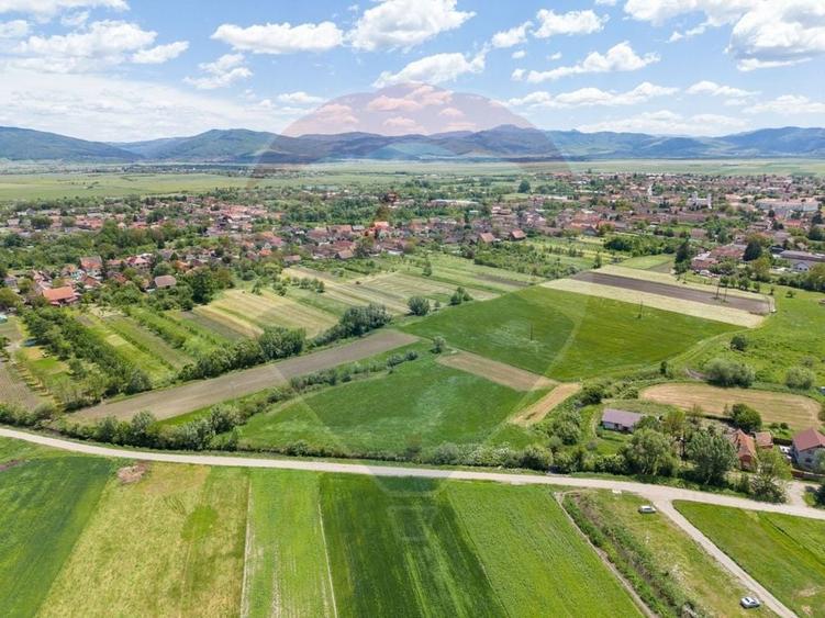 Teren agricol extravilan de 25100 mp, în Prejmer