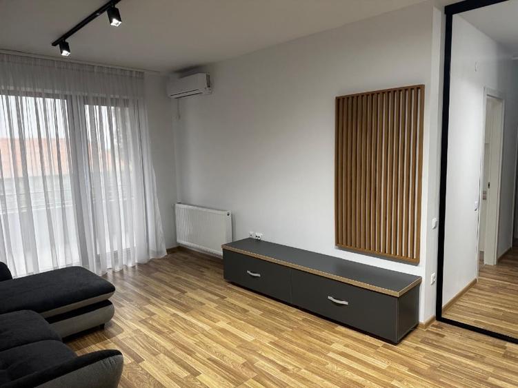 Apartament cu 2 camere decomandat, mobilat în Central