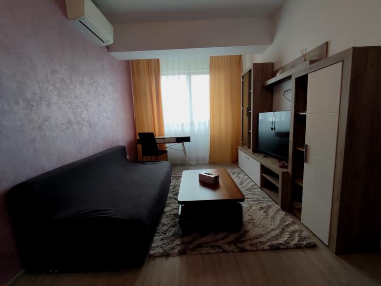 Apartament cu 2 camere semidecomandat, mobilat în Central