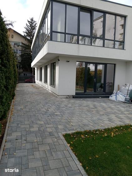 Spațiu comercial, de 200 mp, în Central