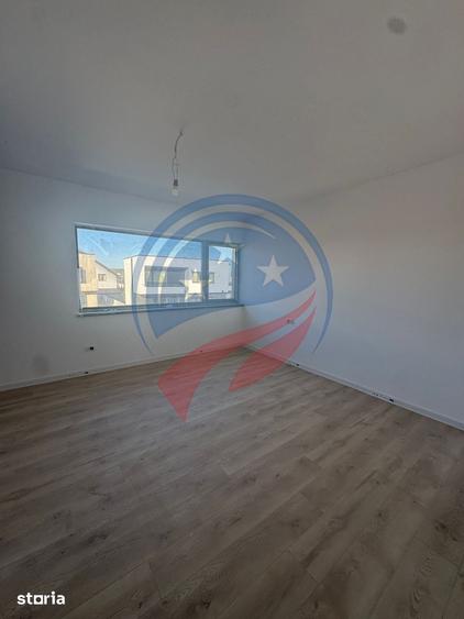 Casă cu 5 camere cu Teren 330 Mp în Central