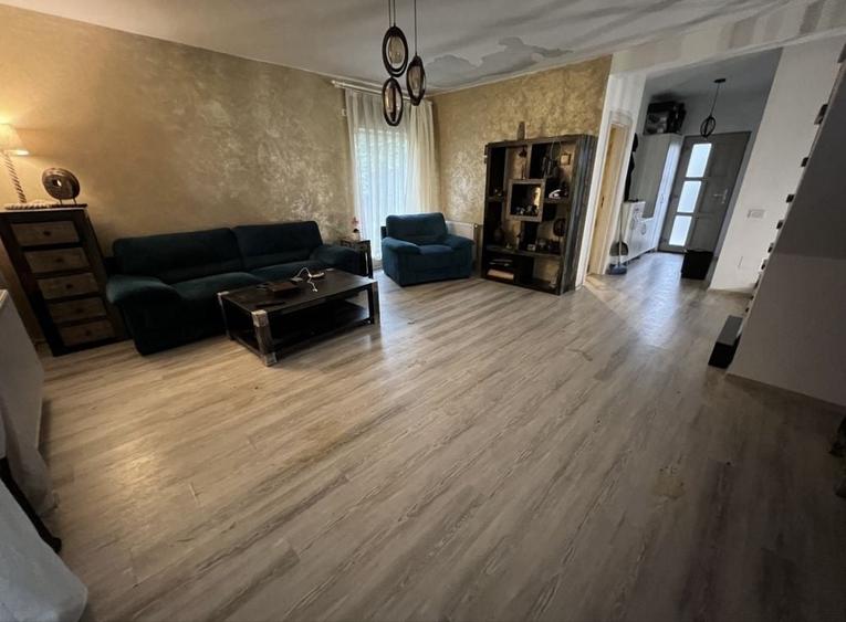 Casă cu 3 camere cu Teren 250 Mp în Berceni