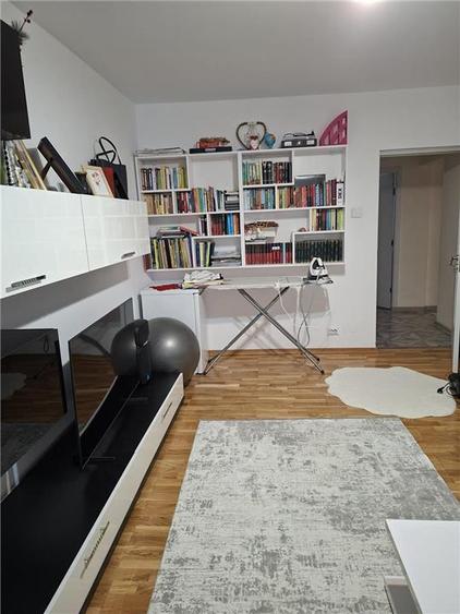 Apartament cu 3 camere decomandat în Mircea cel Bătrân