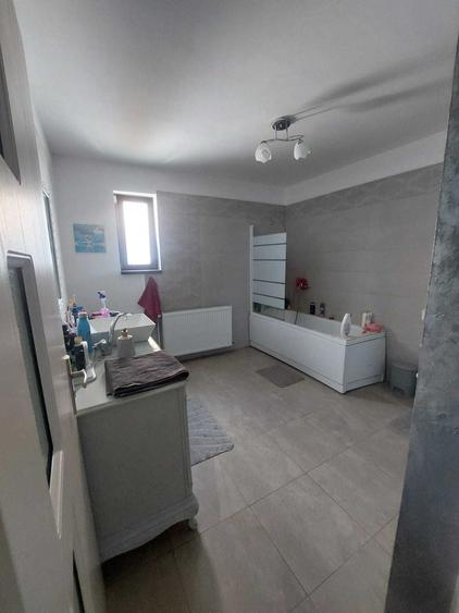 Casă cu 3 camere în Exterior Vest
