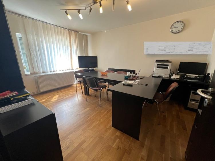 Apartament cu 3 camere semidecomandat, mobilat în Circumvalațiunii