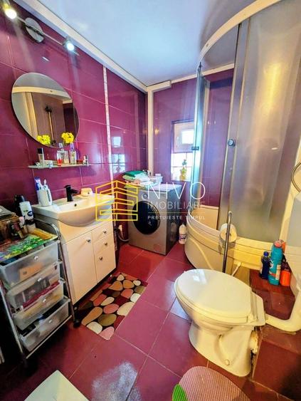 Casă individuală cu 11 camere cu Piscina în Platou