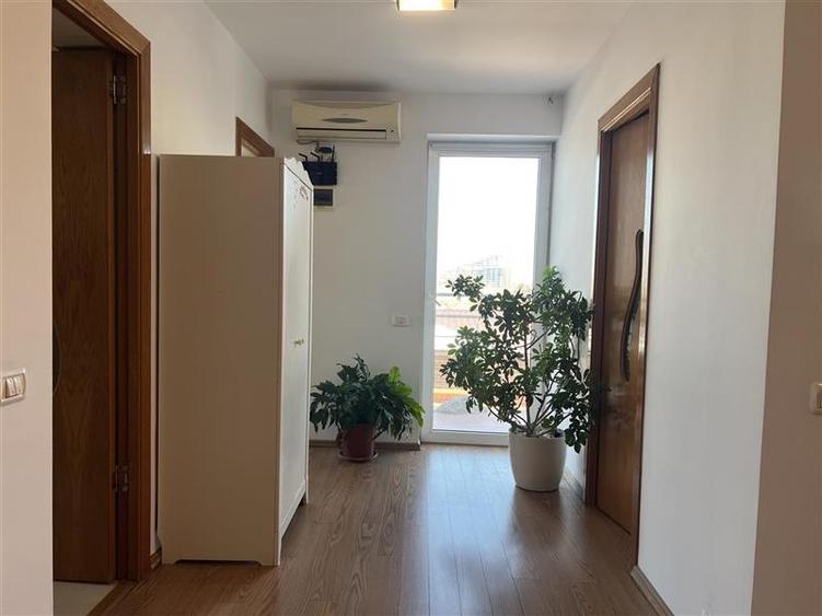 Casă individuală cu 5 camere cu Teren 404 Mp în Aviației
