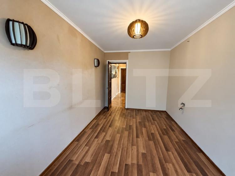 Apartament cu 3 camere semidecomandat în Bucium