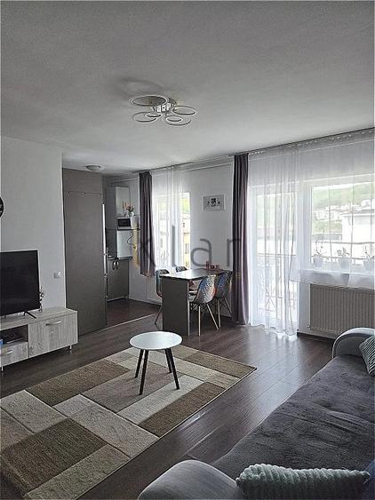 Apartament cu 2 camere semidecomandat, mobilat în Florești