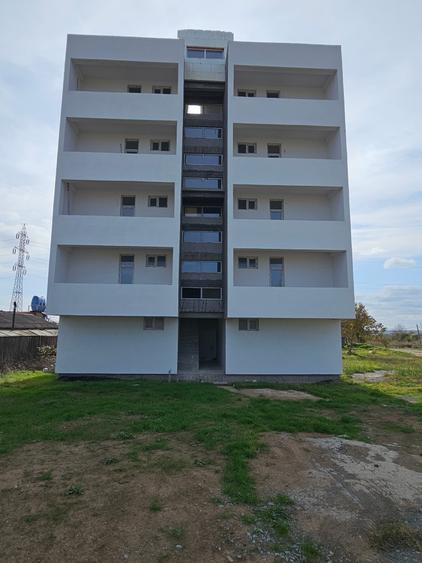Apartament cu 2 camere semidecomandat în Km 5