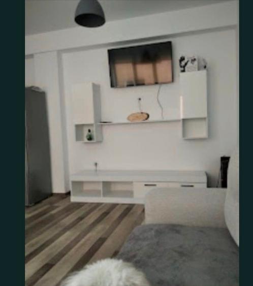 Apartament cu 2 camere decomandat în Malu Mare