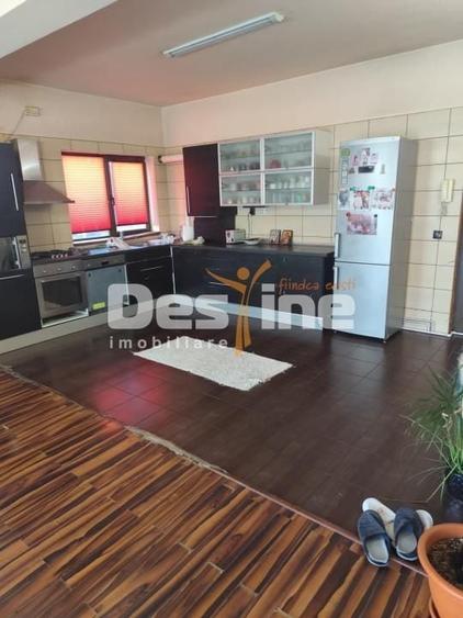 Casă individuală cu 4 camere cu Canalizare în Central