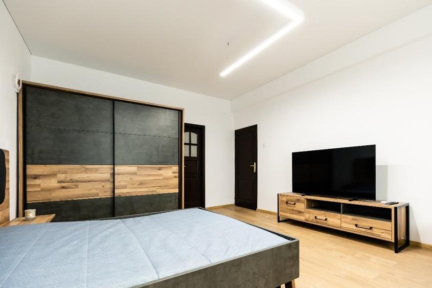 Apartament cu 3 camere semidecomandat, mobilat în Cișmigiu