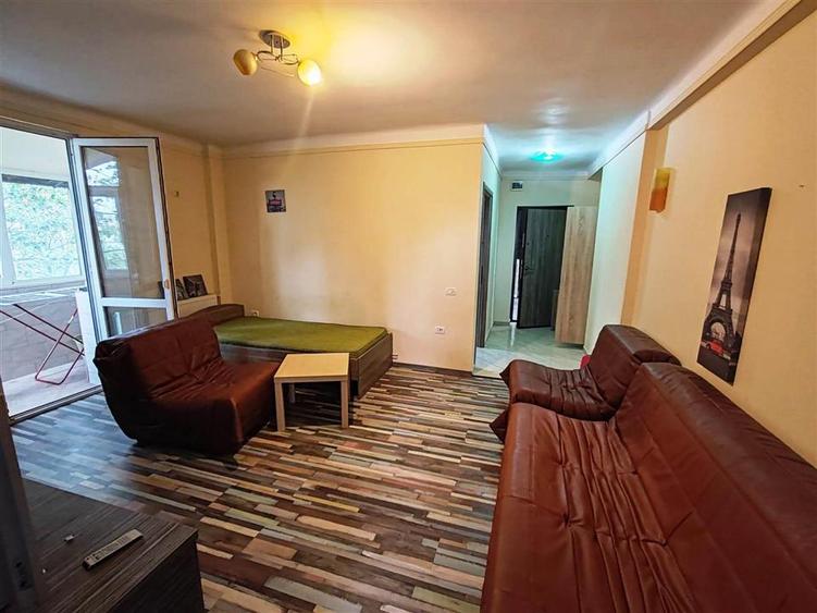 Apartament cu 2 camere semidecomandat, mobilat în Ultracentral