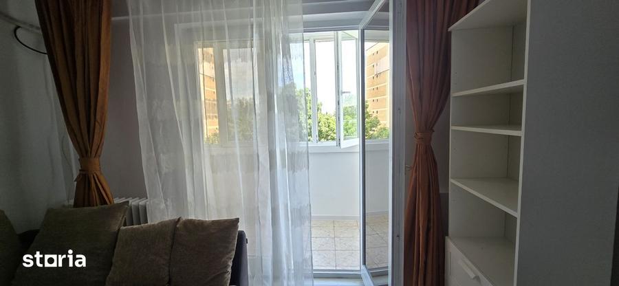Apartament cu 2 camere decomandat în Titan