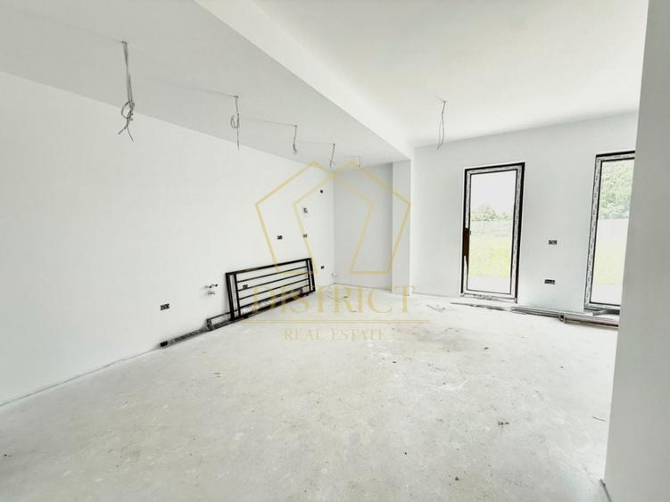 Duplex cu 4 camere cu Canalizare în Covaci