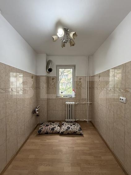 Apartament cu 2 camere semidecomandat în Craiovița Nouă