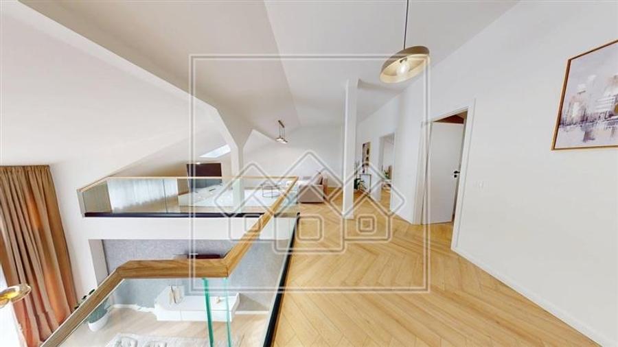 Penthouse cu 5 camere semidecomandat, mobilat în Exterior Vest