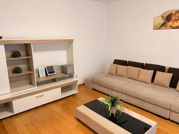 Apartament cu 3 camere decomandat în Micro 5