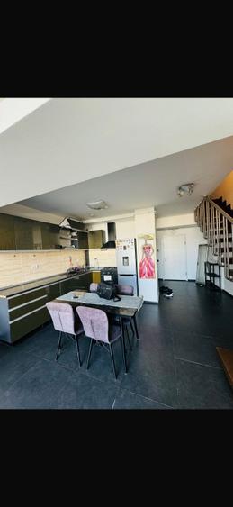 Apartament cu 3 camere decomandat în Vitan