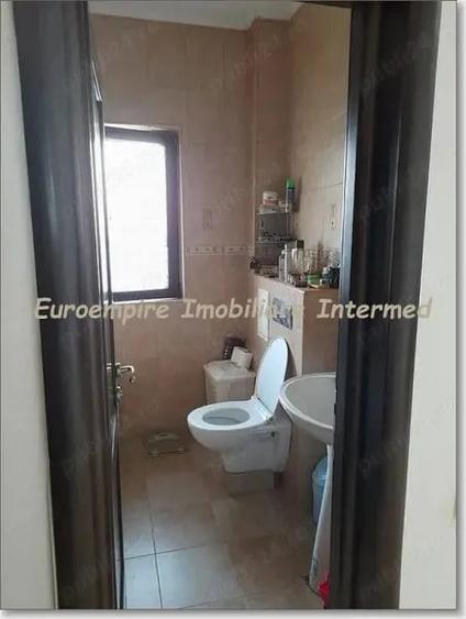 Apartament cu 3 camere decomandat în Anda