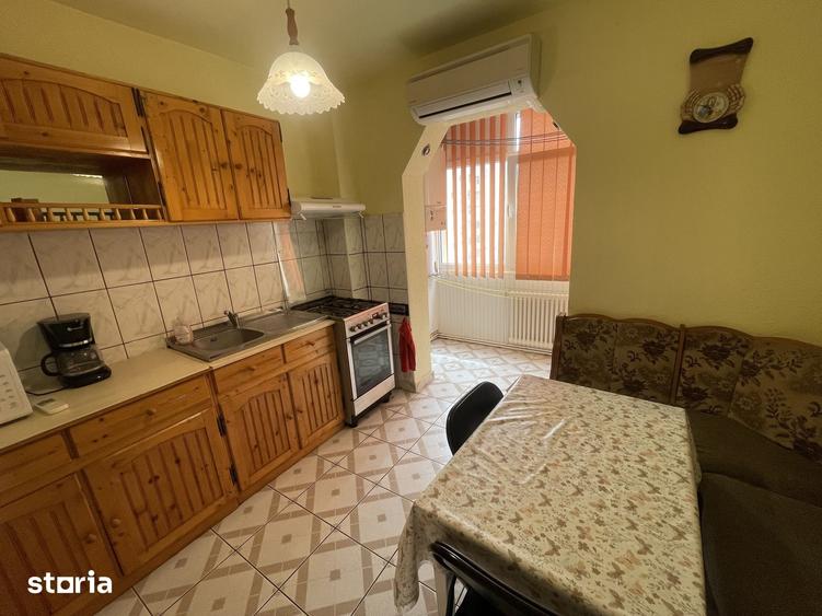 Apartament cu 3 camere decomandat în Vasile Aaron