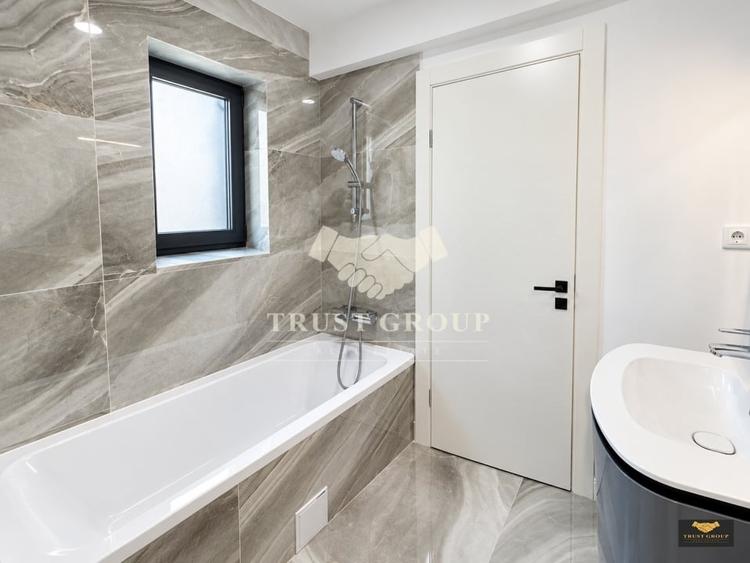 Apartament cu 3 camere decomandat în Polonă