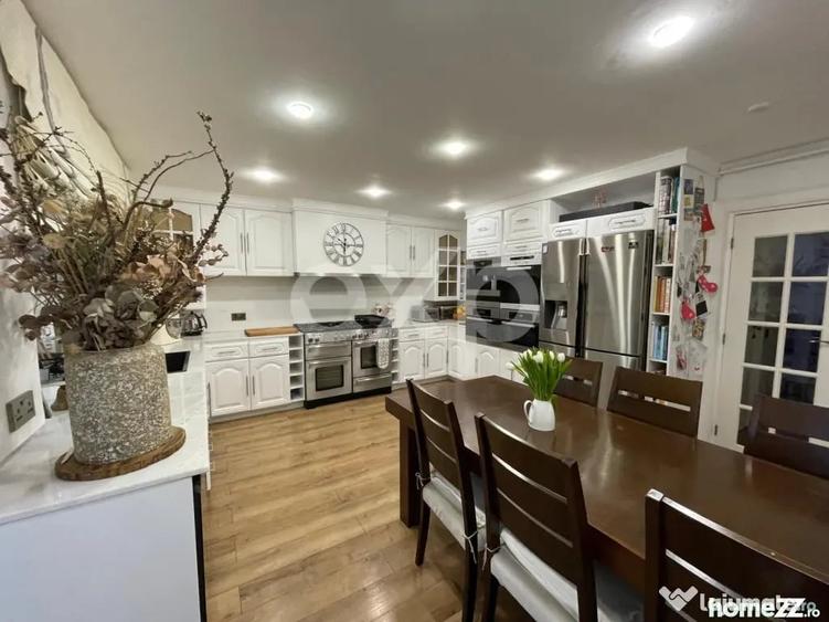 Apartament cu 4 camere decomandat în Central