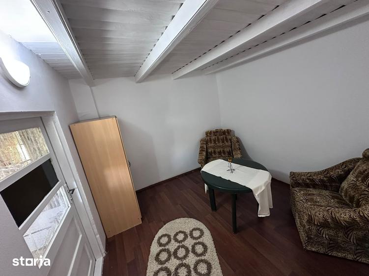 Casă cu 5 camere cu Teren 1000 Mp în Florești