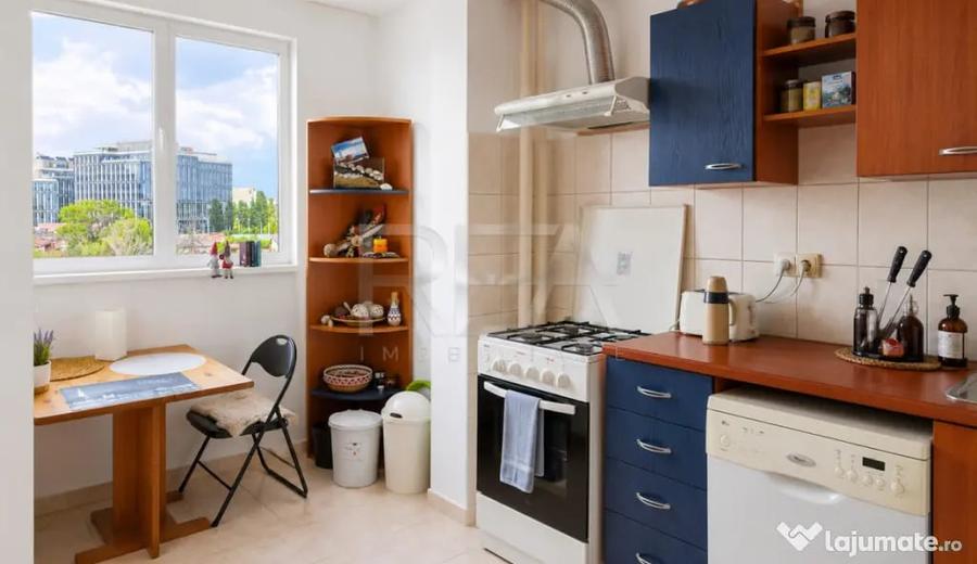 Apartament cu 2 camere semidecomandat în 1 Mai