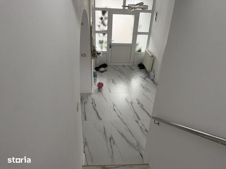 Casă cu 5 camere cu Teren 300 Mp în Codlea