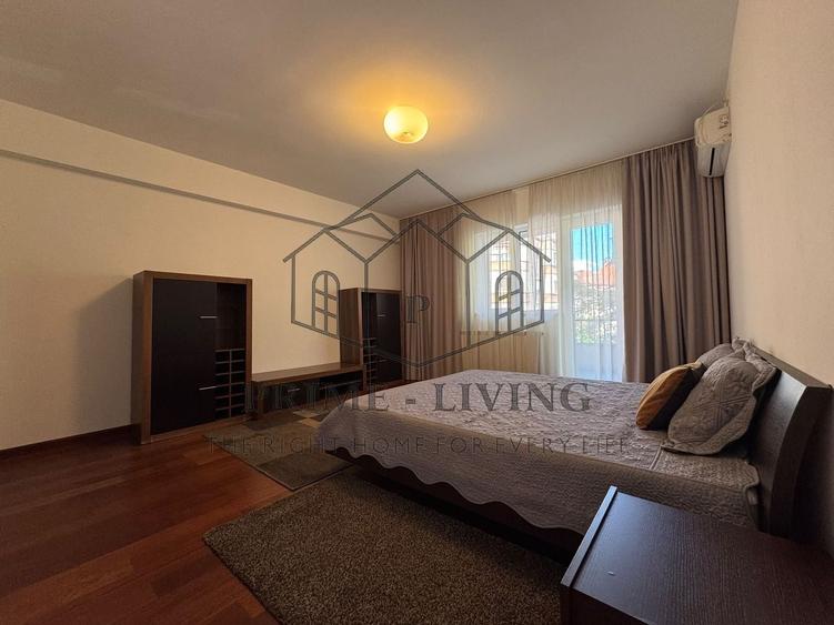 Apartament cu 4 camere decomandat, mobilat în Polonă