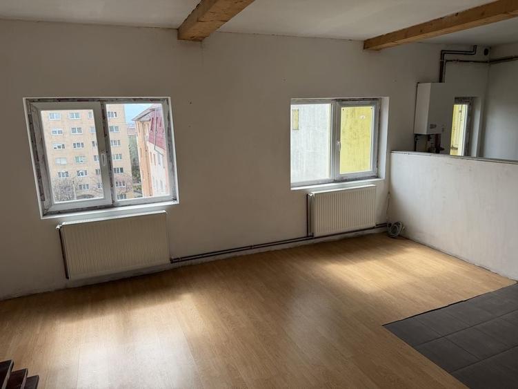 Apartament cu 3 camere în Vasile Aaron