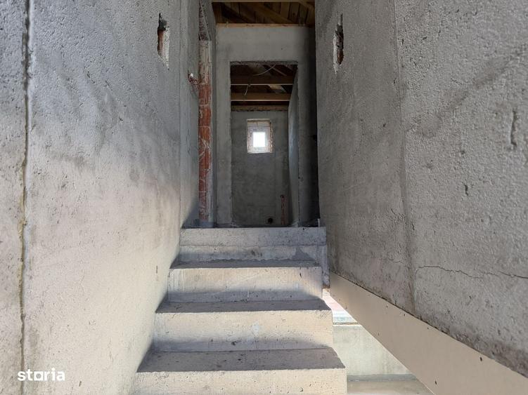 Casă cu 4 camere în Central