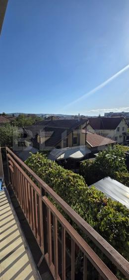 Apartament cu 3 camere semidecomandat, mobilat în Între Lacuri