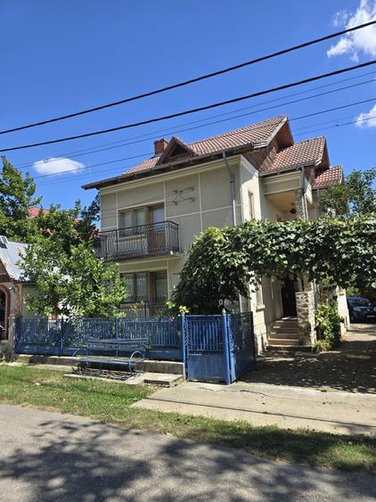 Casă cu 4 camere în Vărzăroaia