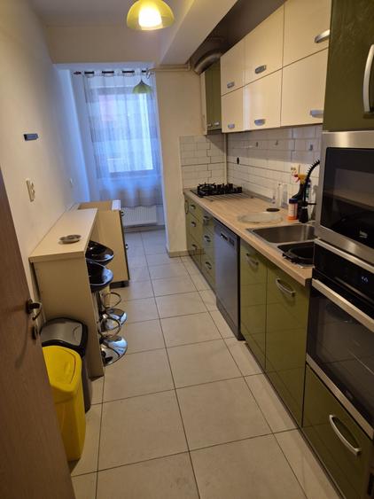 Apartament cu 3 camere decomandat în Metalurgiei