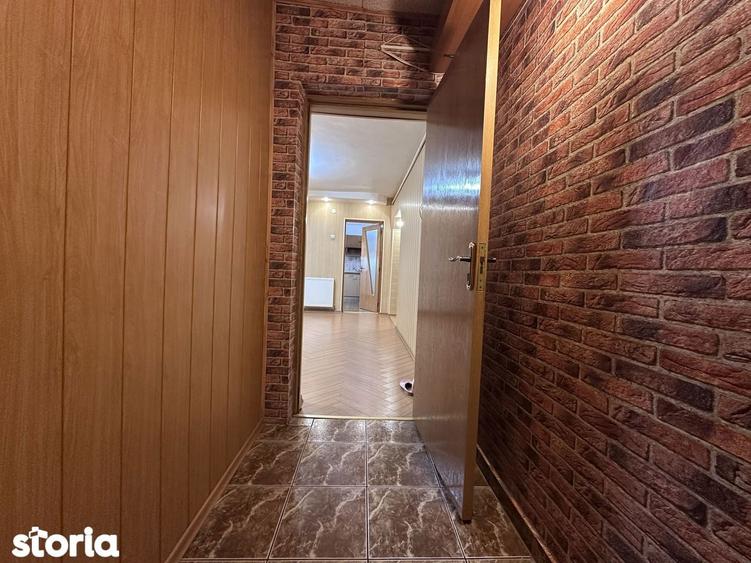 Apartament cu 4 camere decomandat în Micro 5