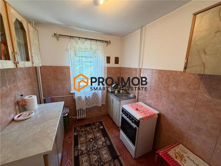Apartament cu 3 camere decomandat în 1 Decembrie
