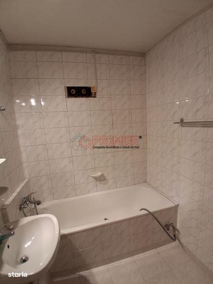Apartament cu 3 camere decomandat în Berceni
