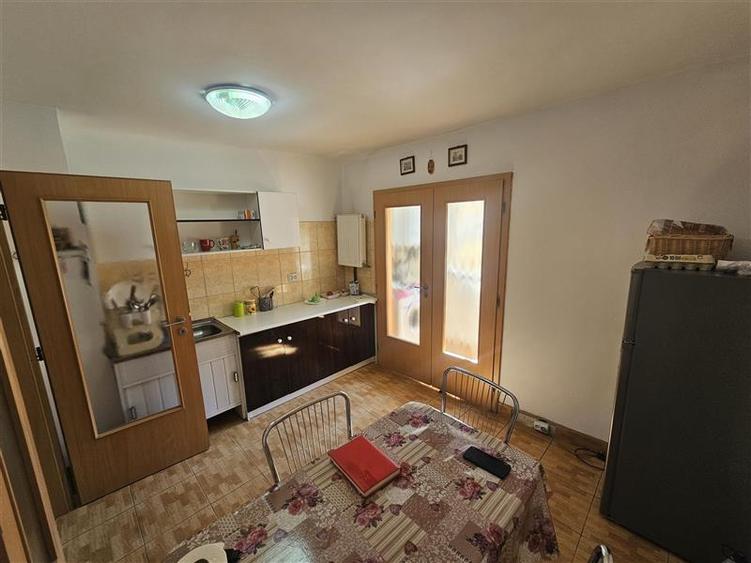 Apartament cu 2 camere decomandat, mobilat în Micro IV